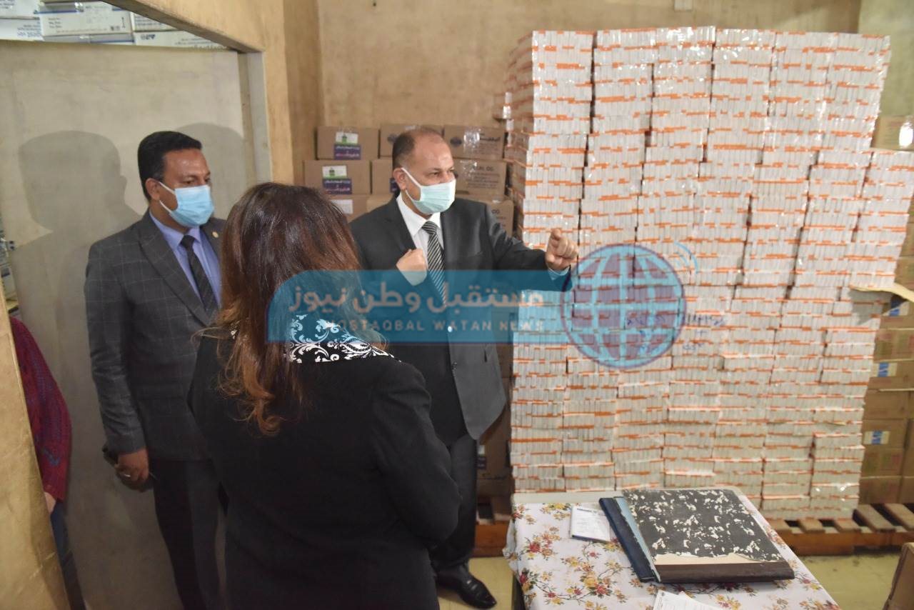 محافظ أسيوط يتفقد مخزن الأدوية الرئيسي (6)