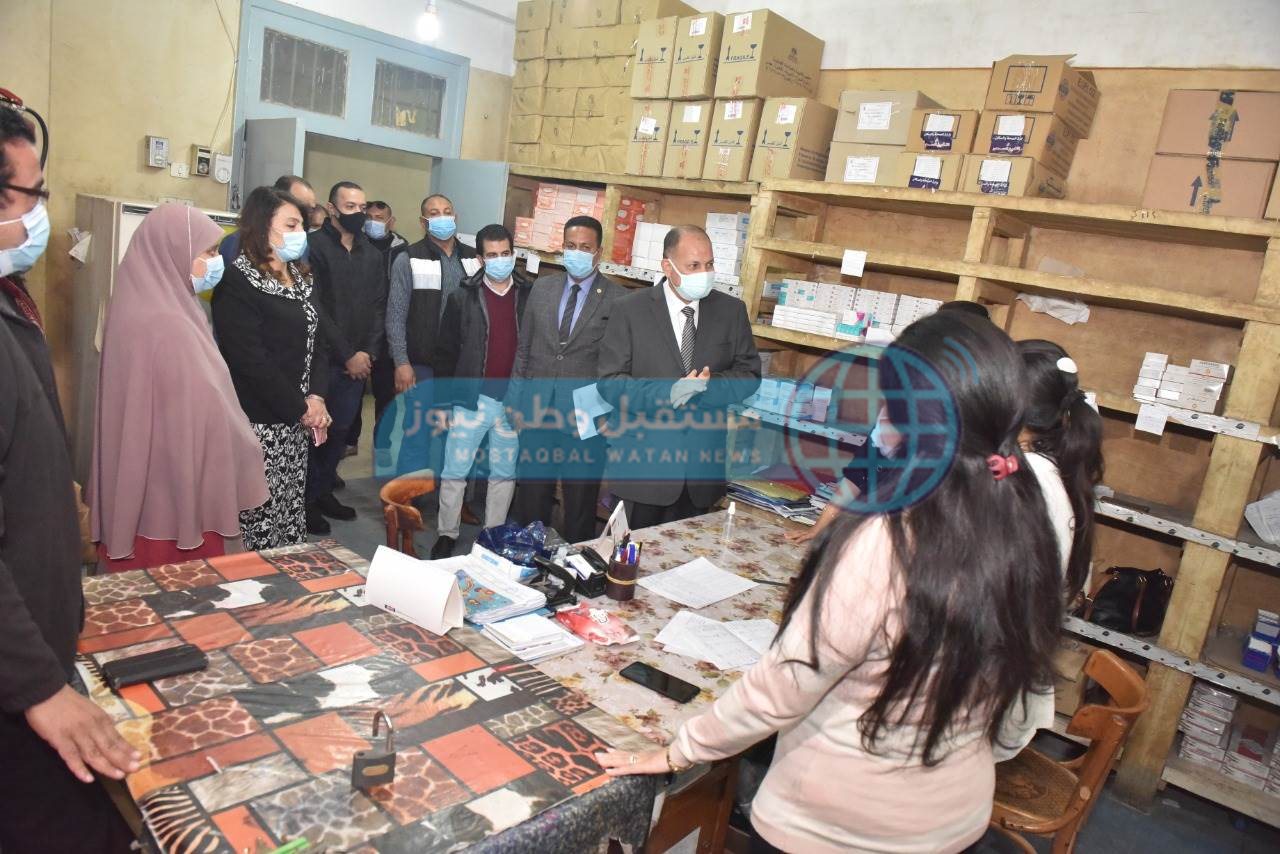 محافظ أسيوط يتفقد مخزن الأدوية الرئيسي (2)