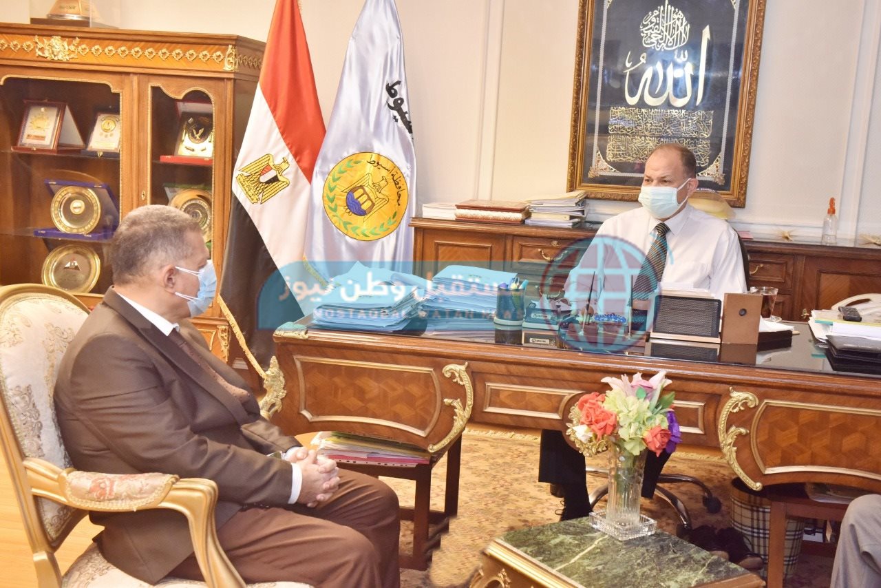محافظ أسيوط يناقش مع مسئولي الري الموقف التنفيذي لتبطين وتأهيل الترع بقرى المحافظة (2)