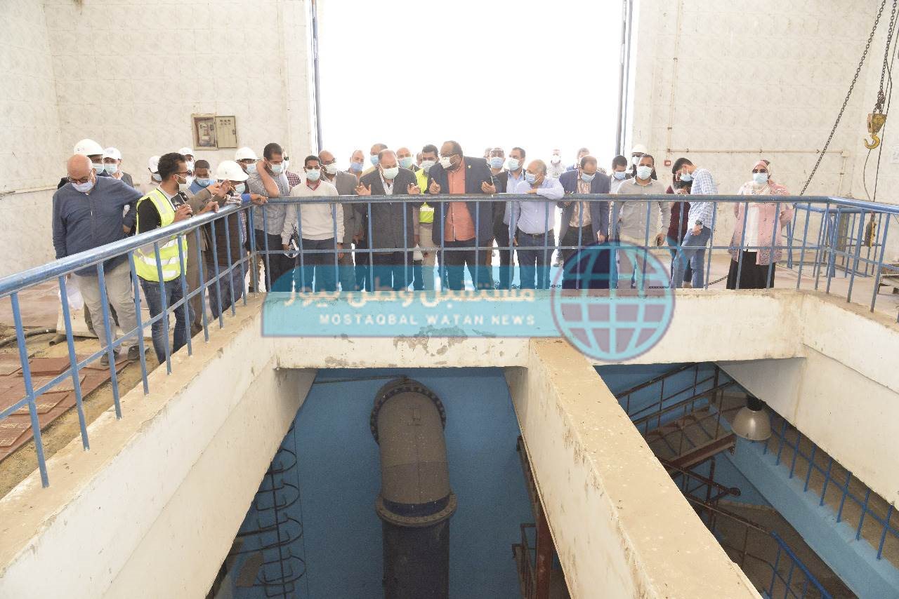 محافظ أسيوط سير العمل بمحطة رفع صرف صحى الحما بمركز منفلوط (7)