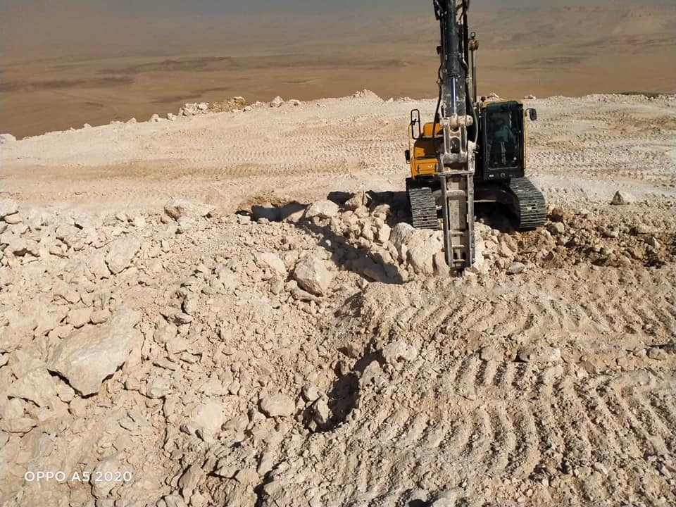 النقل تبدا تعديل مسار منطق النقب الجبلية في الوادي الجديد بـ125 مليون جنيه (1)