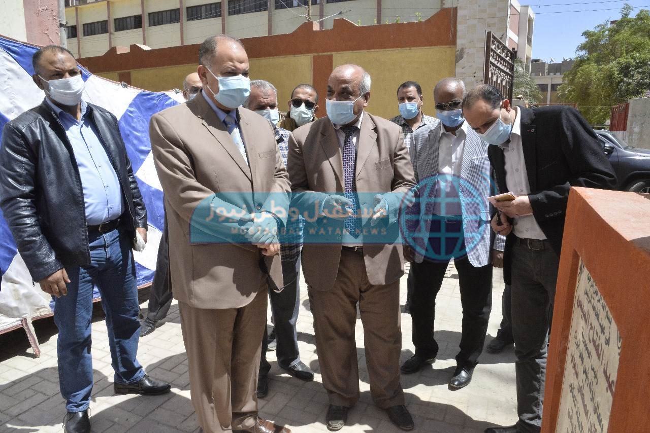 محافظ أسيوط يضع حجر أساس مدرسة نبيل العزبي الابتدائية (3)