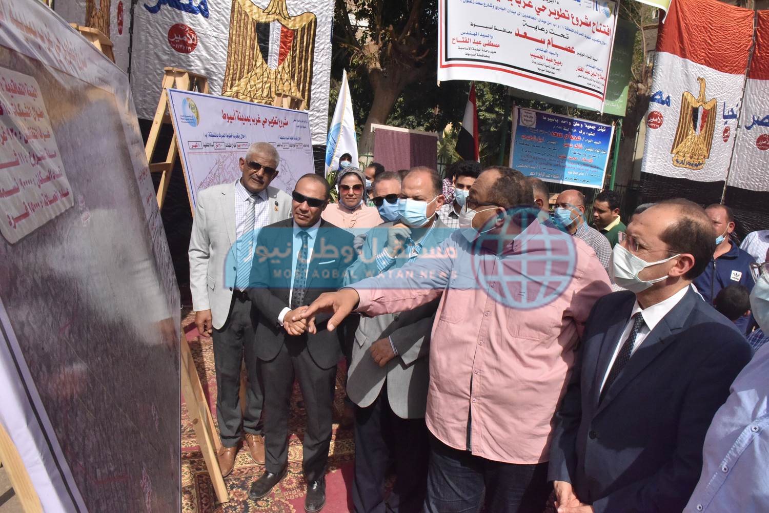 محافظ أسيوط يفتتح مشروع احلال وتجديد خطوط صرف صحى غرب أسيوط (7)