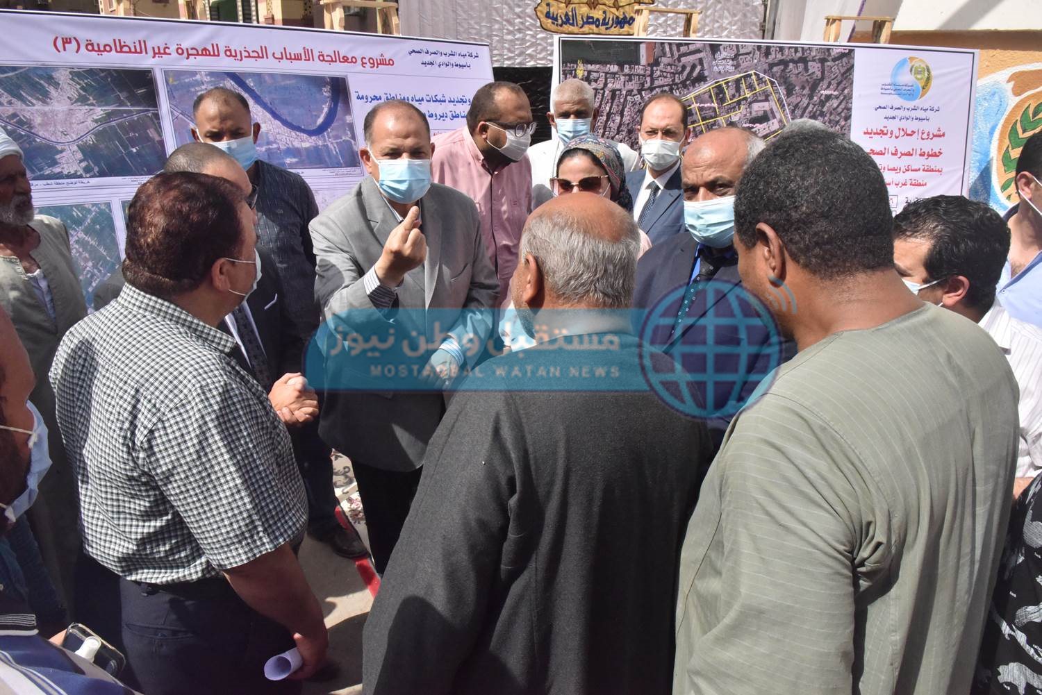 محافظ أسيوط يضع حجر أساس إحلال وتجديد خطوط الصرف الصحي بمنطقة ويصا (9)