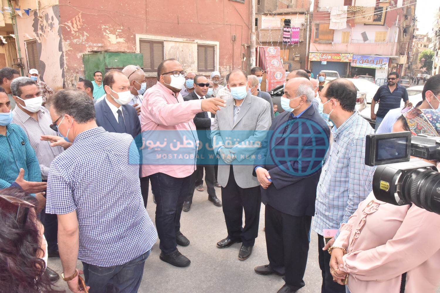 محافظ أسيوط يضع حجر أساس إحلال وتجديد خطوط الصرف الصحي بمنطقة ويصا (2)