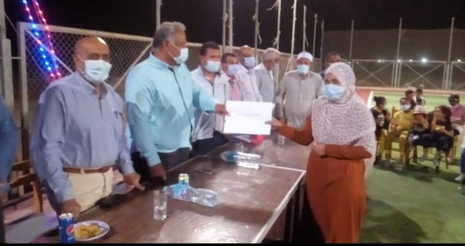 تسليم عقود عيون الشباب بواحة بلاط في الوادي الجديد (1)