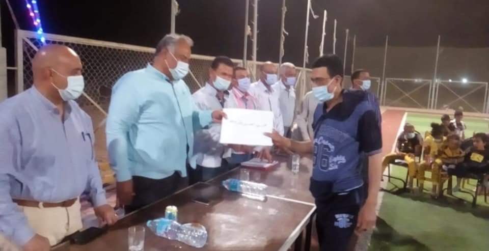تسليم عقود عيون الشباب بواحة بلاط في الوادي الجديد (2)