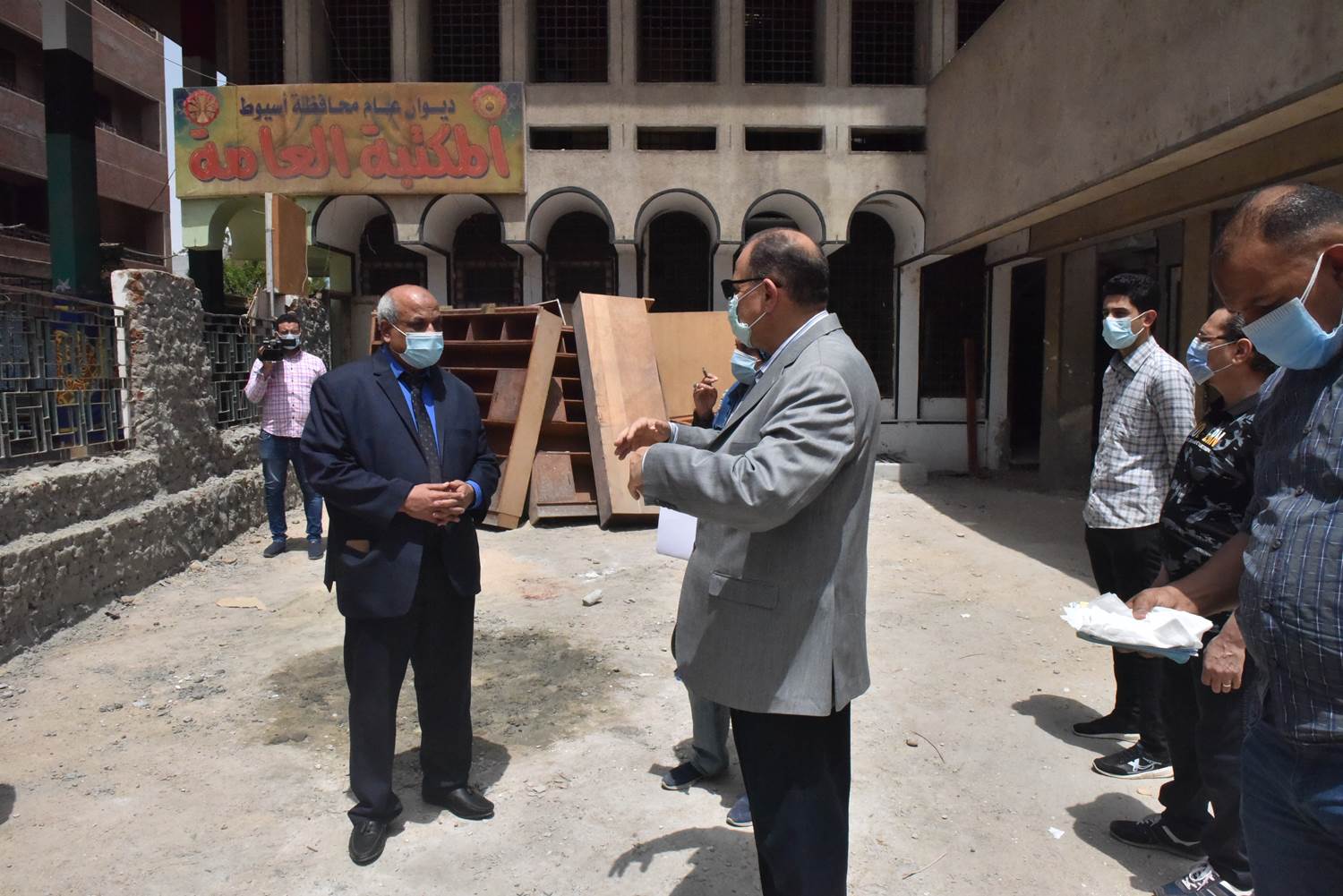 تفقد اعمال تطوير المكتبة العامة باسيوط (2)