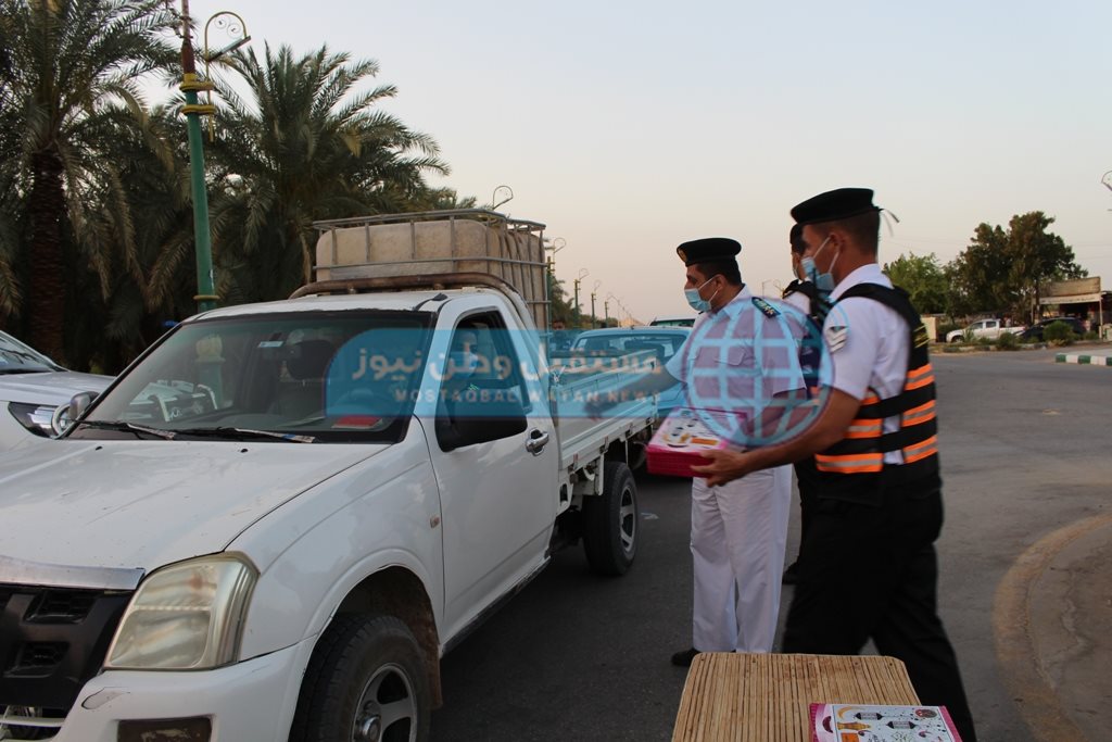 توزيع وجبات افطار للمارة