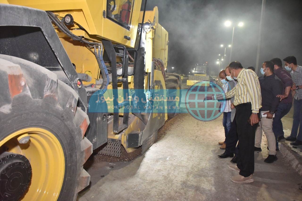 محافظ أسيوط يتفقد أعمال رصف الطريق الدائري بنطاق حي غرب (4)
