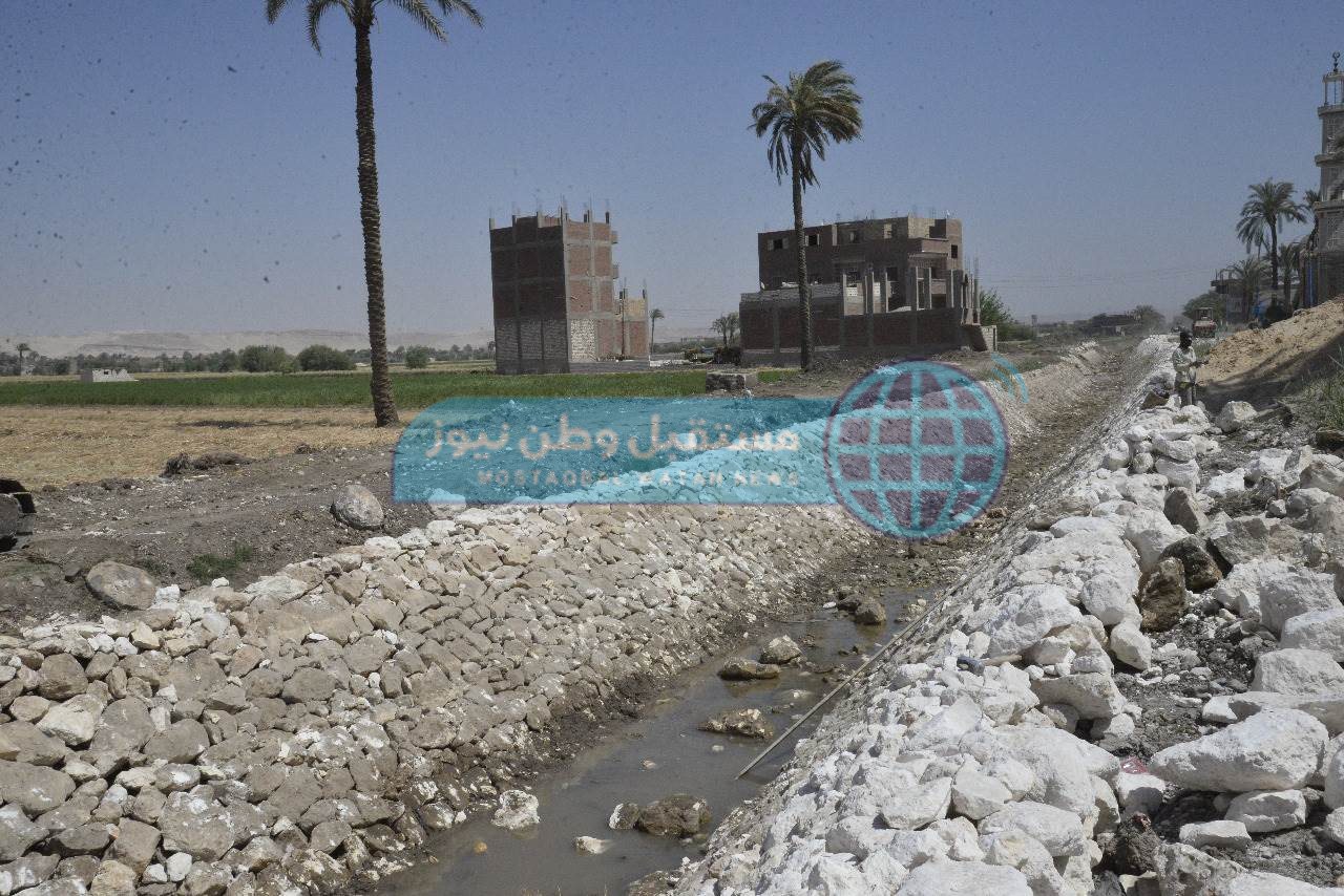 محافظ أسيوط يتفقد أعمال تبطين ترعة مسارة العمومية بمركز ديروط (4)