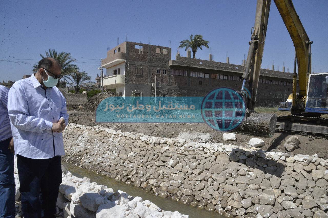 محافظ أسيوط يتفقد أعمال تبطين ترعة مسارة العمومية بمركز ديروط (2)