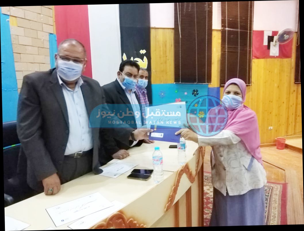 تكريم فرسان تحدى القراءة العربي في الوادي الجديد (7)