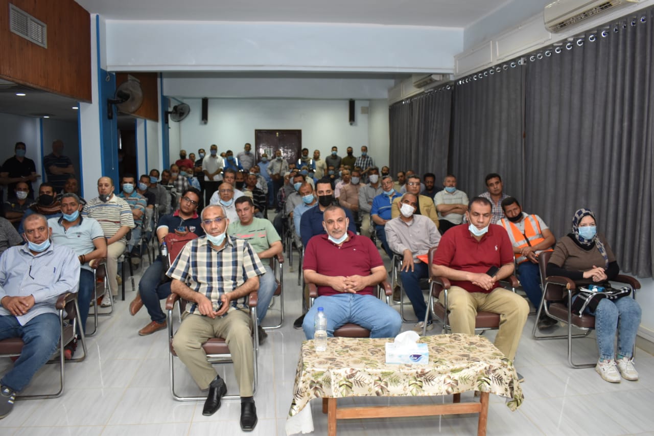 جانب من اجتماع موظفي أبو طرطور