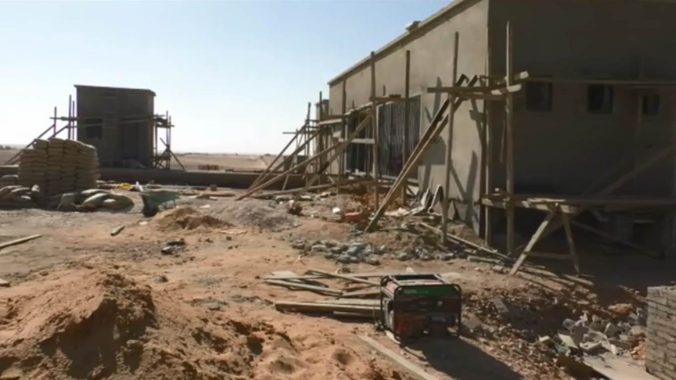 محافظ أسيوط يتفقد تنفيذ المحطة الوسيطة للمخلفات الصلبة بدشلوط (9)