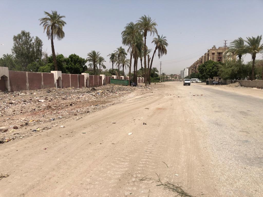 حملة للنظافة ورفع المخلفات بجوار سور الأزهر واستكمال تركيب بلاط الانترولوك بشوارع شرق (4)