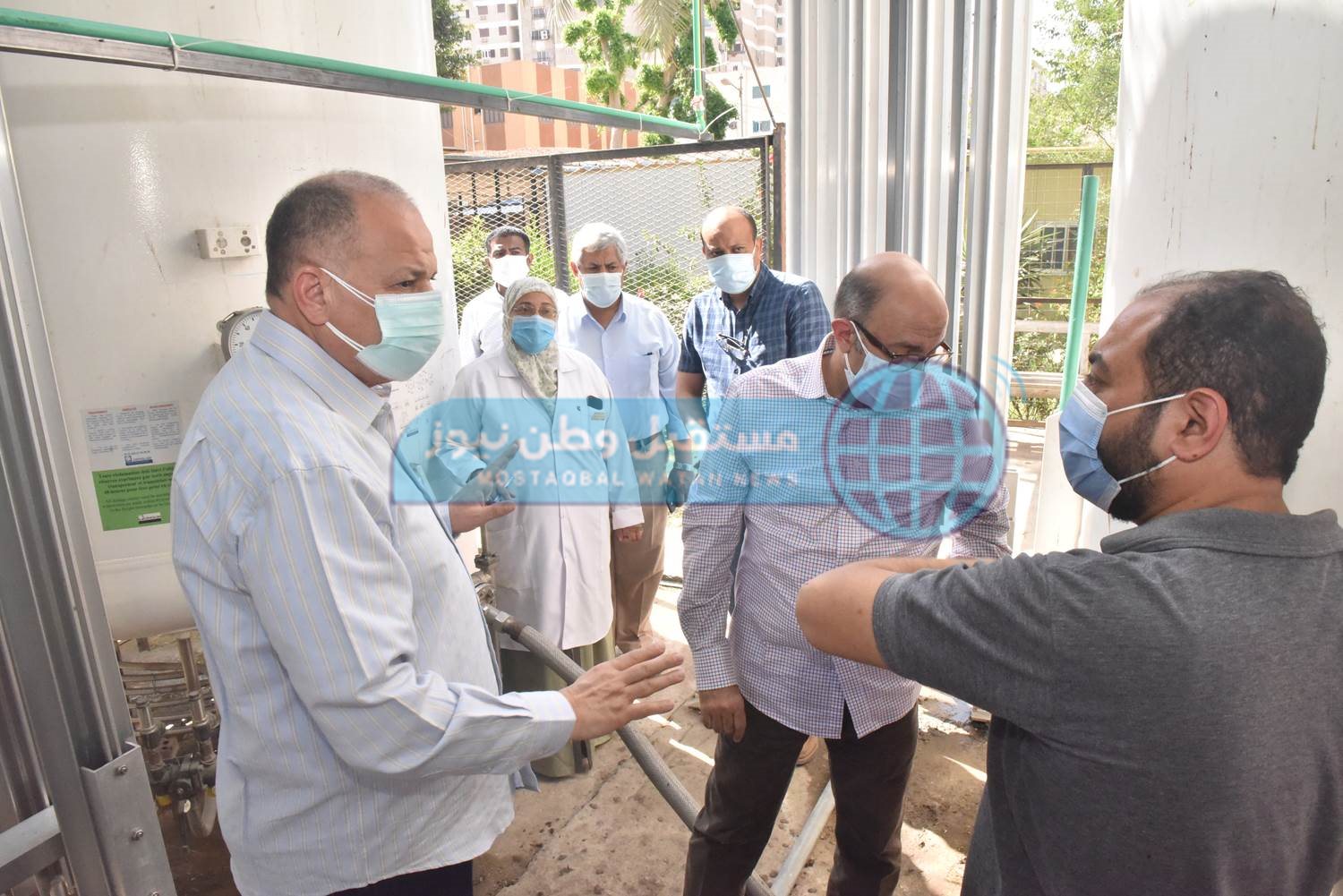 محافظ أسيوط يتفقد مستشفيتا الصدر والحميات لمراجعة مخزون الأكسجين (5)