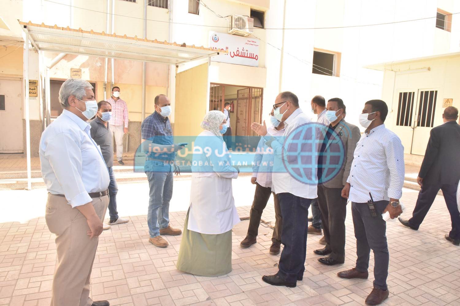 محافظ أسيوط يتفقد مستشفيتا الصدر والحميات لمراجعة مخزون الأكسجين (3)
