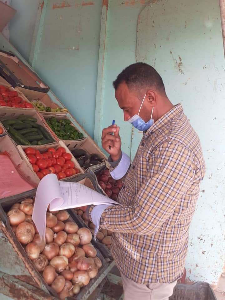 جانب من حملات تفتيش الأسواق في الوادي الجديد