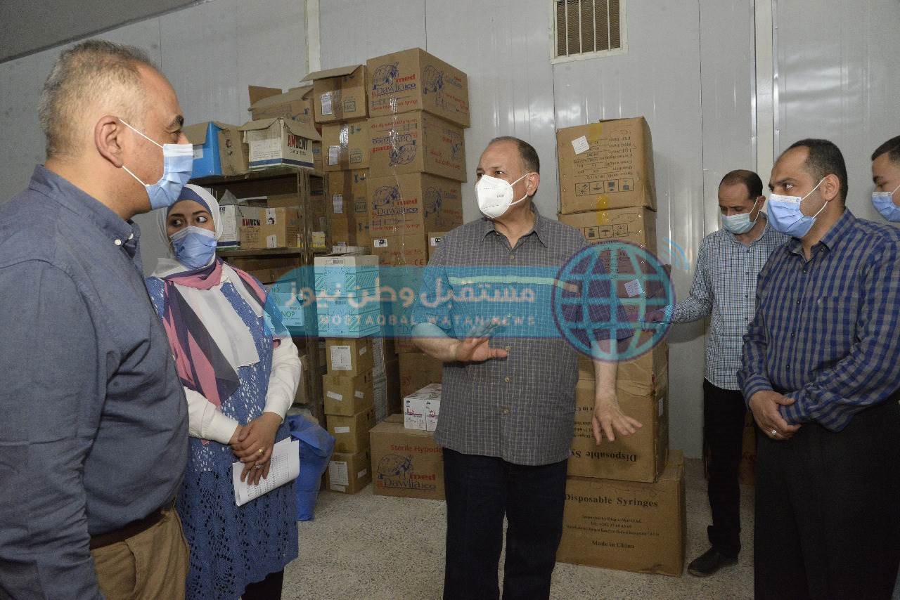 محافظ أسيوط يتفقد مخزن المستلزمات الطبية الاقليمي بحي غرب (9)