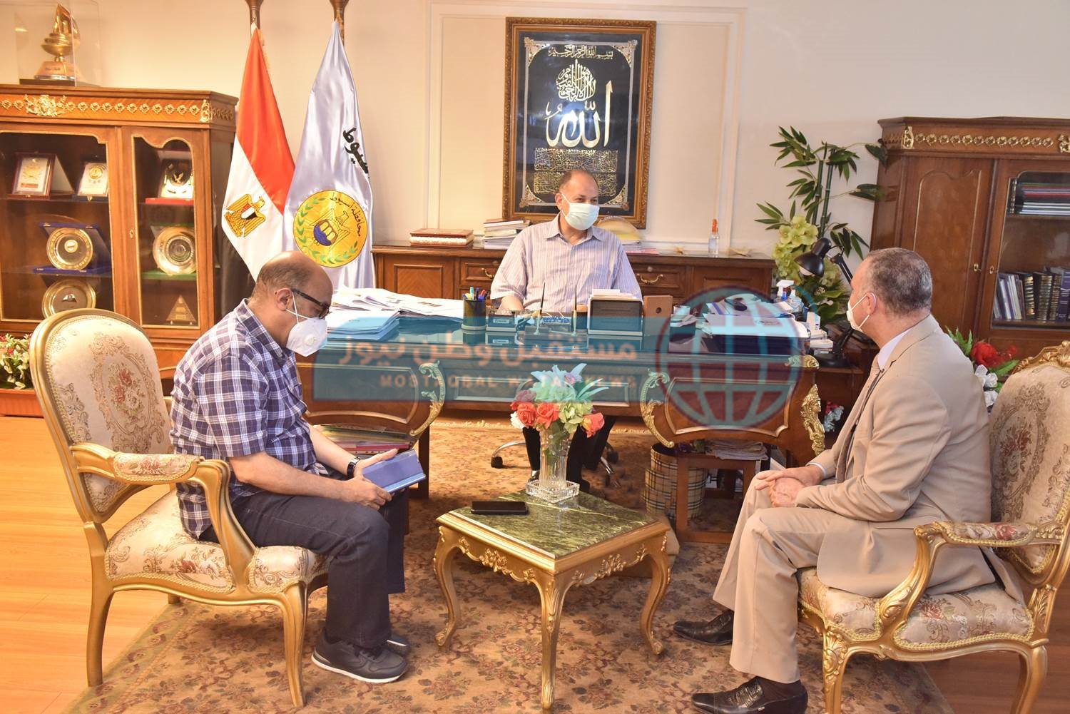 محافظ أسيوط يلتقي المدير الجديد لمنطقة وسط الصعيد للتأمين الصحي (3)