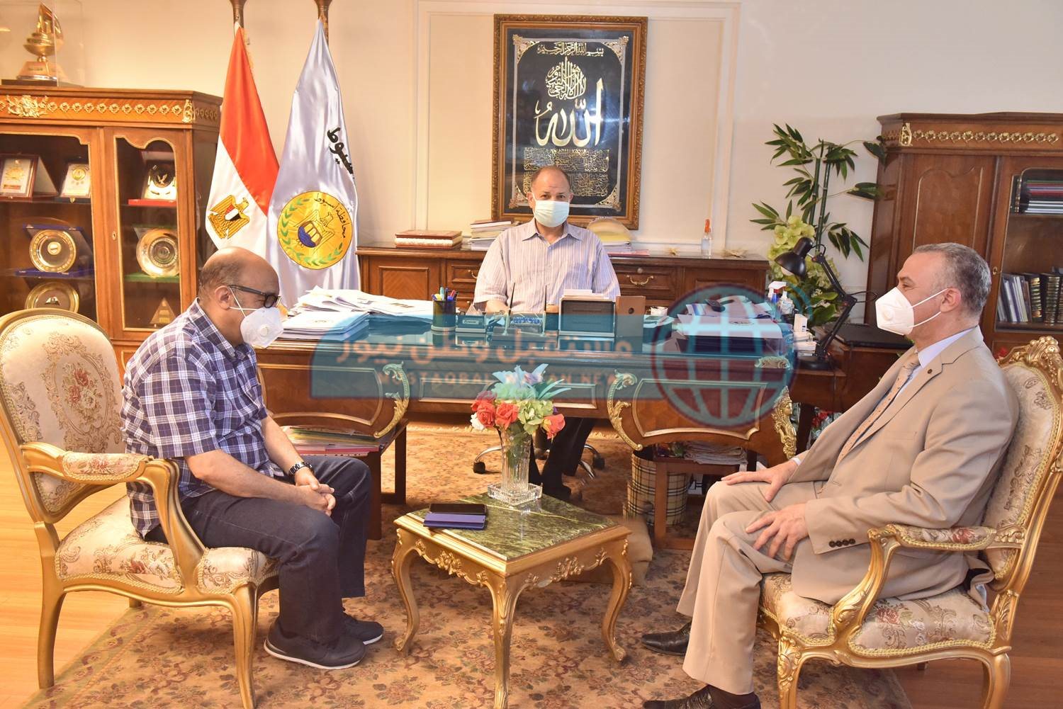محافظ أسيوط يلتقي المدير الجديد لمنطقة وسط الصعيد للتأمين الصحي (1)