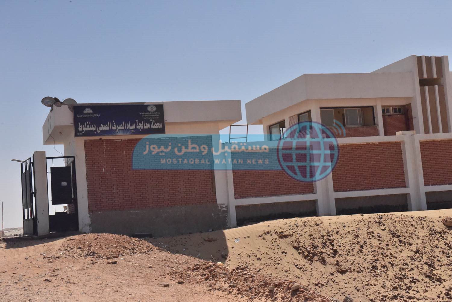 محافظ أسيوط يتفقد محطة معالجة الصرف الصحي بمنفلوط (1)