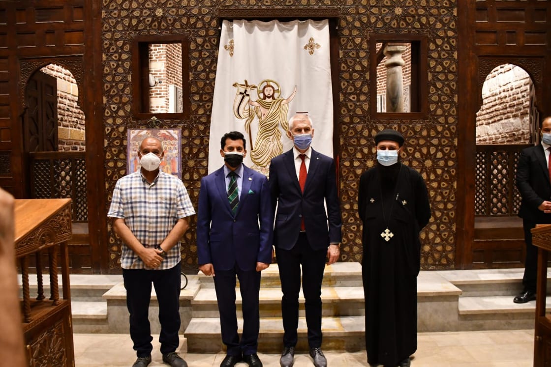 وزير الشباب الرياضة يصطحب نظيره الروسي في جولة سياحية بمجمع الأديان
