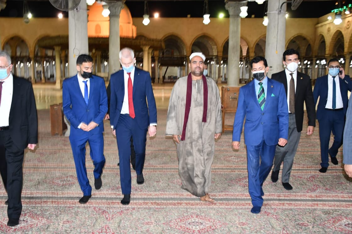 وزير الشباب الرياضة يصطحب نظيره الروسي في جولة سياحية بمجمع الأديان