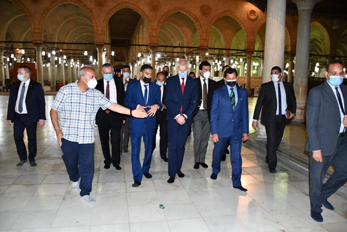 وزير الشباب الرياضة يصطحب نظيره الروسي في جولة سياحية بمجمع الأديان