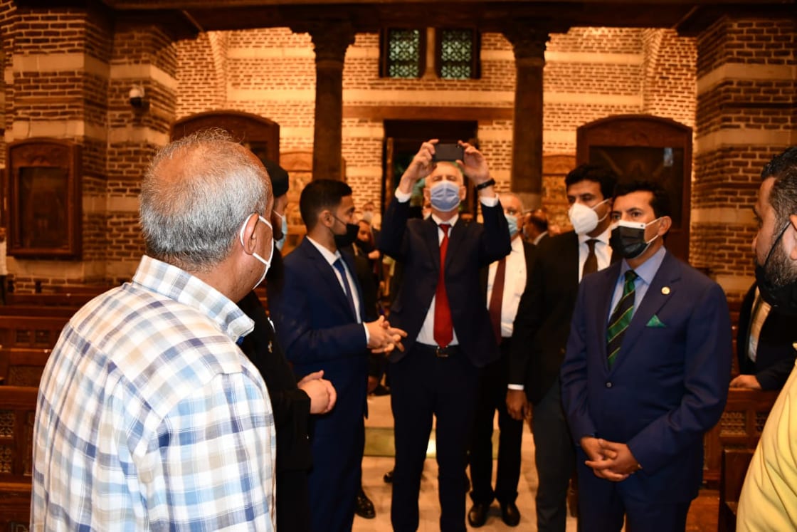 وزير الشباب الرياضة يصطحب نظيره الروسي في جولة سياحية بمجمع الأديان