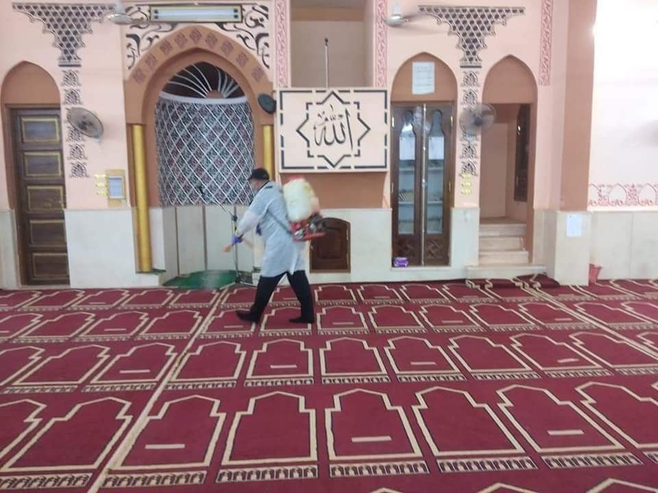 حملة لتعقيم المشات الحكومية والخدمية بواحة بلاط في الوادي الجديد (2)