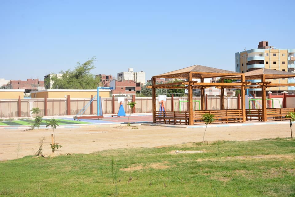 محافظ الوادي الجديد يتفقد المدرسة اليابانية بالخارجة (2)