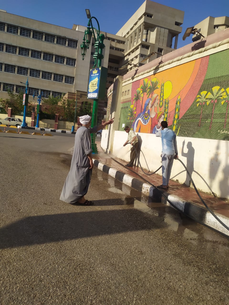 حملات مكثغة لنظافة وغسل الأرصفة والشوارع والميادين الحيوية بحي شرق (1)