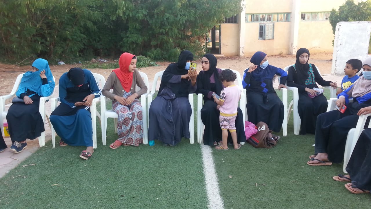 قومي المرأة يختتم حملة طرق الأبواب في الوادي الجديد (5)