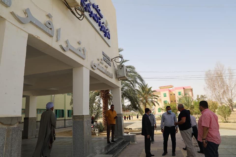 محافظ الوادي الجديد يوجه بزيادة حوافز أطباء مستشفى الفرافرة تقديرا لجهودهم (1)