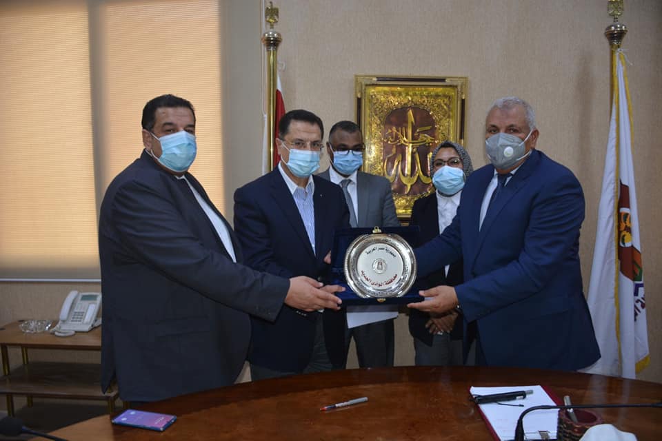 محافظ الوادي الجديد يوقع بروتوكول تعاون مشترك لاستغلال مبني الجمهورية (6)