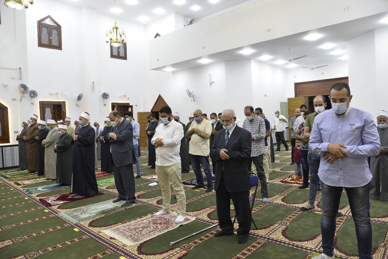 محافظ أسيوط يفتتح مسجد الرحمن بمدينة أسيوط الجديدة (8)