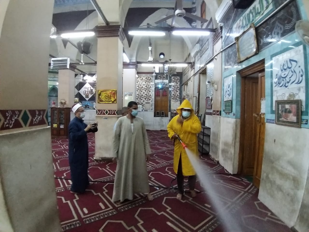 استمرار حملات تعقيم وتطهير المساجد قبل صلاة الجمعة (4)