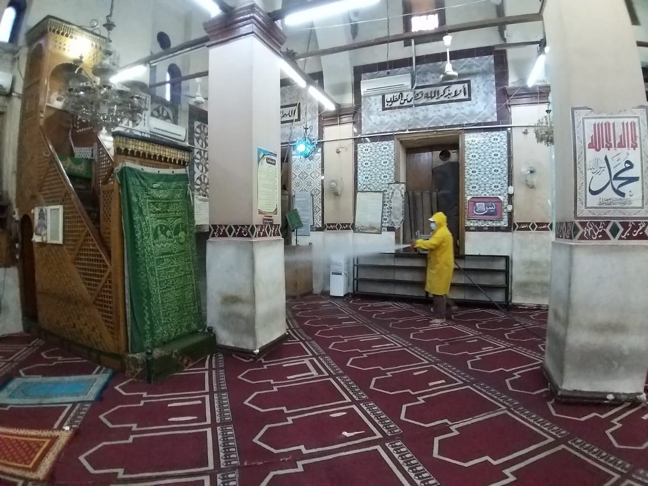 استمرار حملات تعقيم وتطهير المساجد قبل صلاة الجمعة (2)