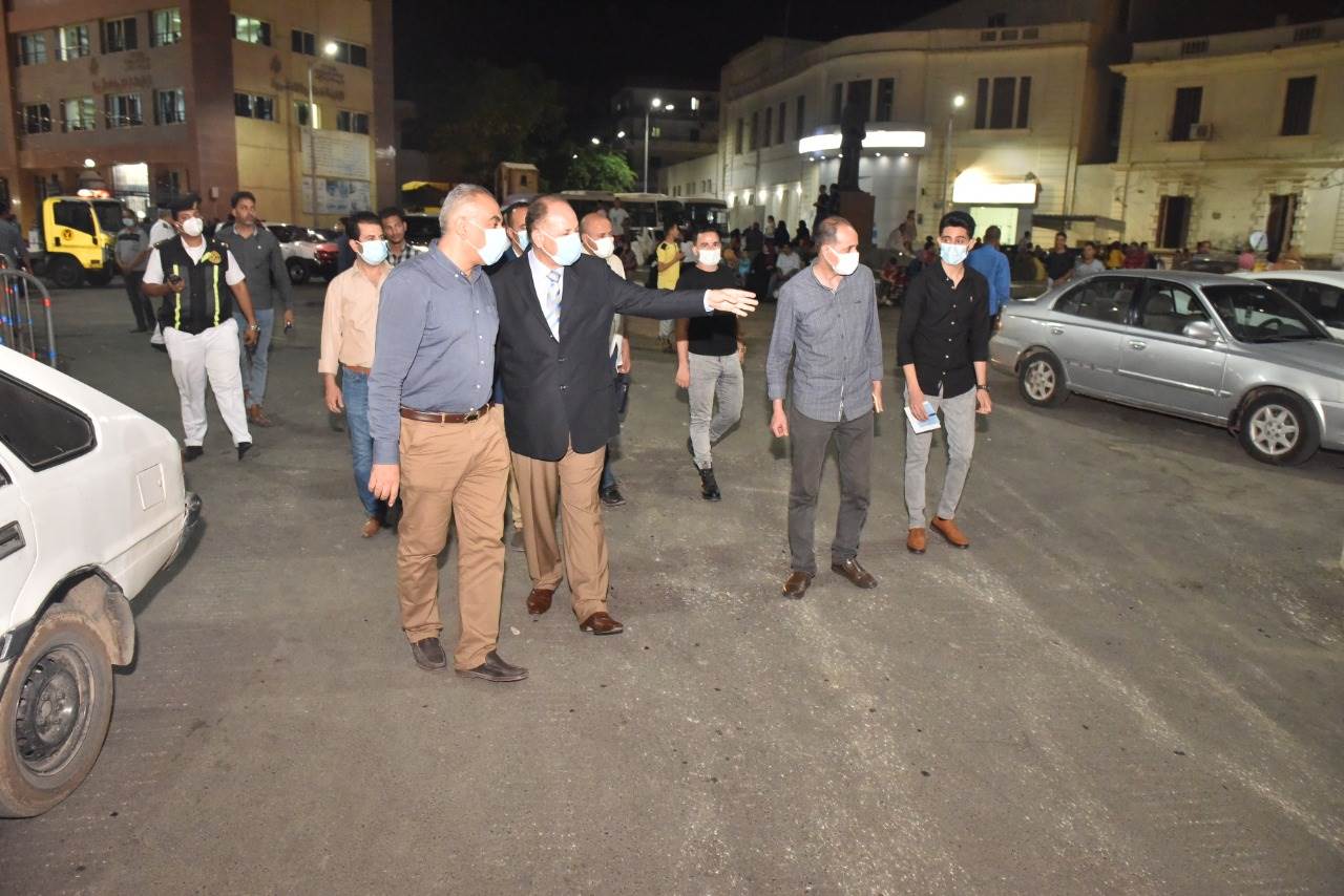 محافظ أسيوط يتفقد رصف ميدان البنوك وتفرعاته بحي غرب (7)