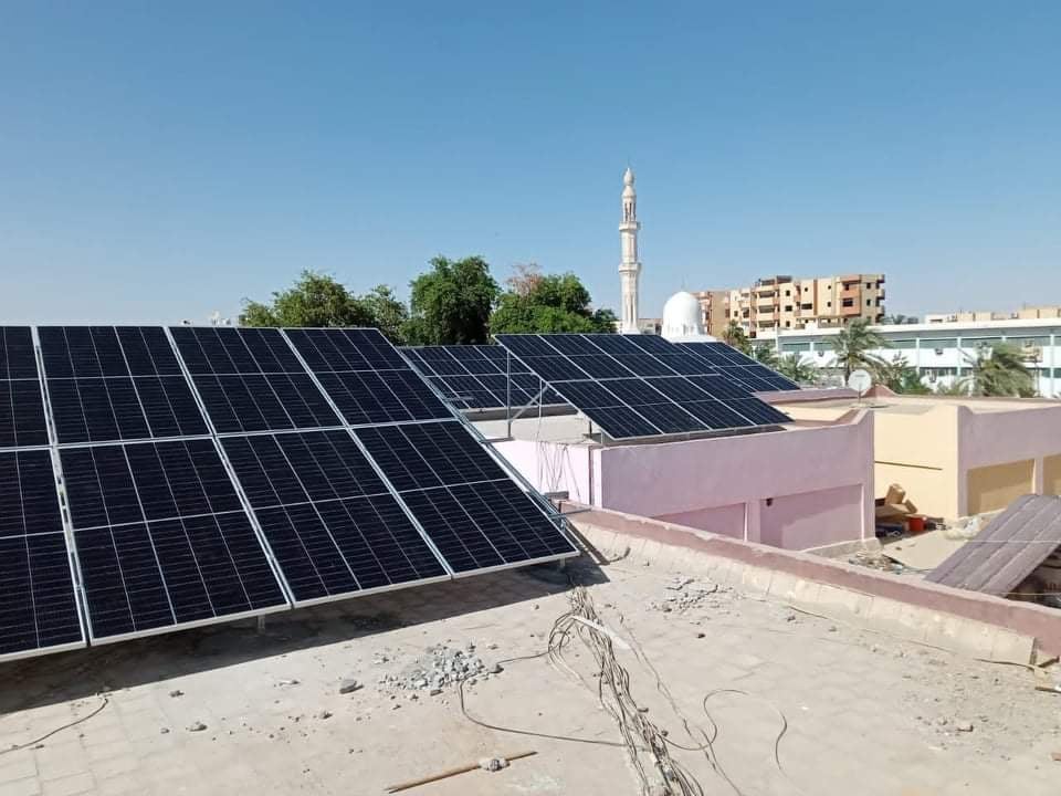 تشغيل المكتبة العامة في الوادي الجديد بالطاقة الشمسية (1)