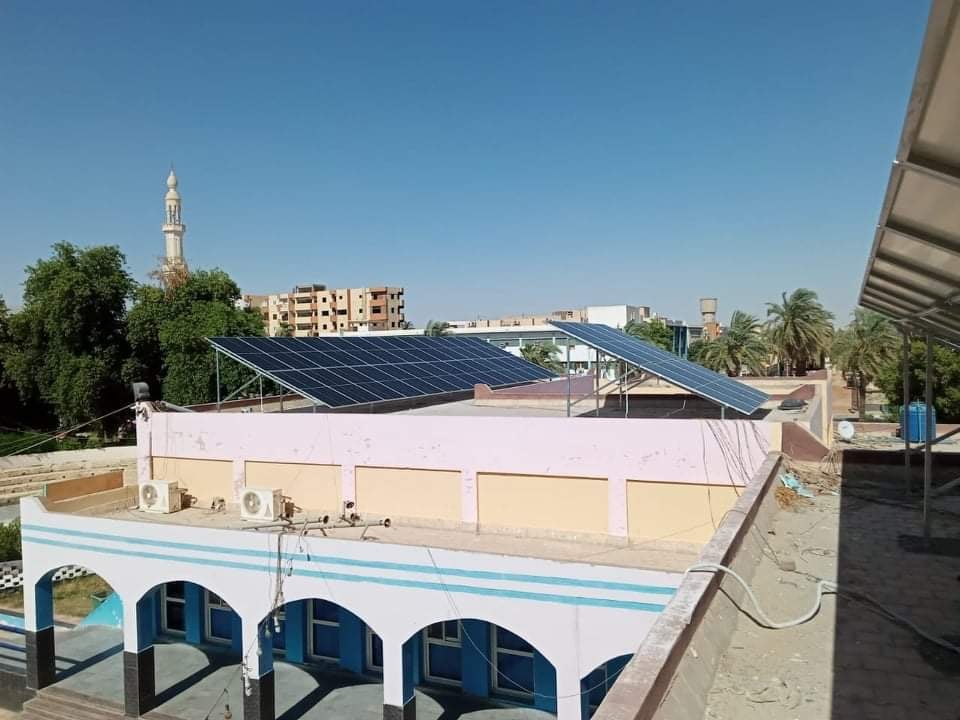 تشغيل المكتبة العامة في الوادي الجديد بالطاقة الشمسية (4)