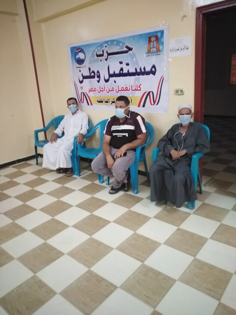 عيادات طبية مجانية لسكان قريتي أسمنت والمعصرة في الوادي الجديد (4)