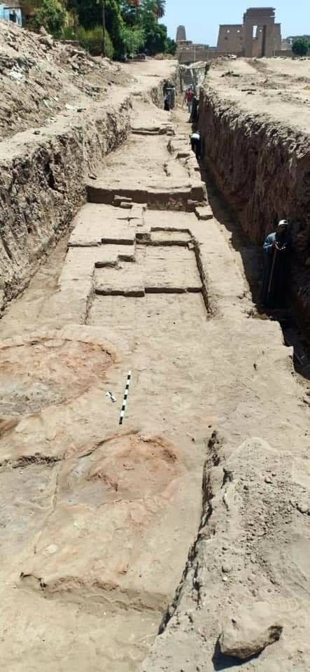 الاكتشافات الأثرية بطريق الكباش بنجع أبو عصبه (2)