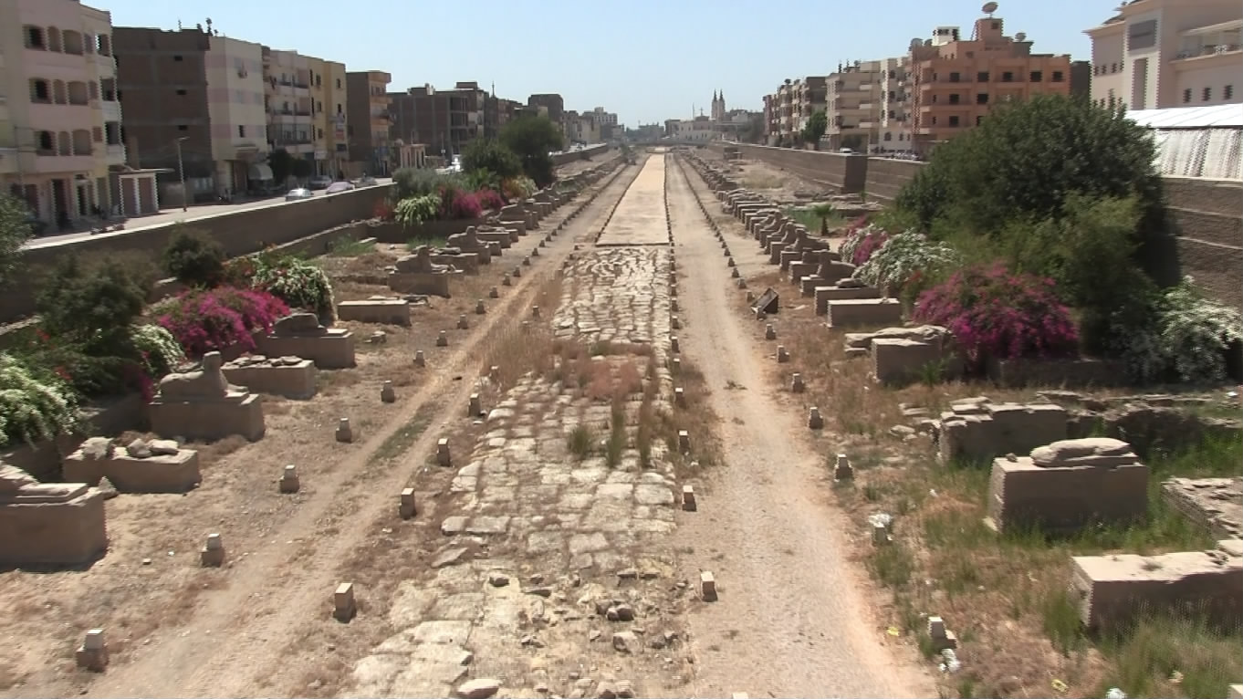 طريق الكباش (2)