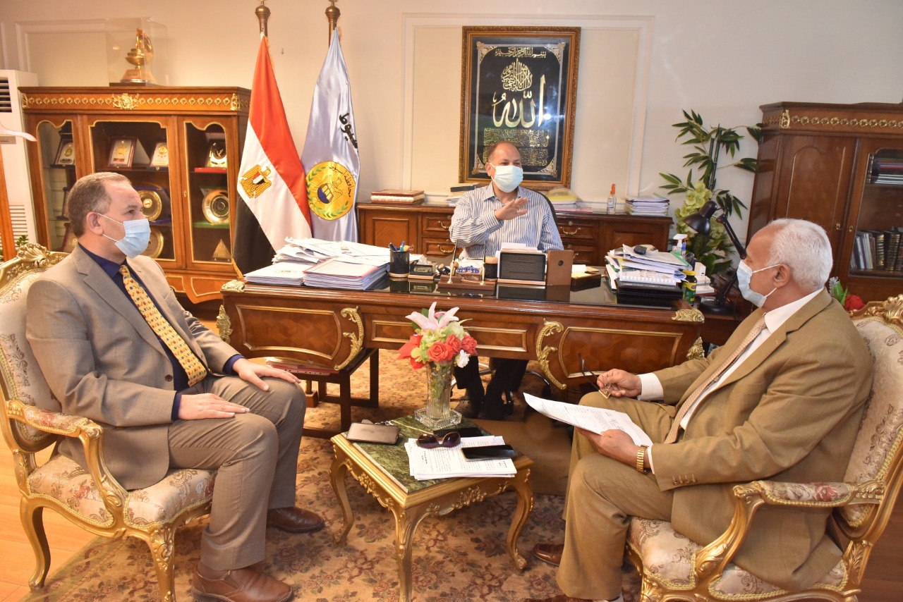 محافظ أسيوط يعتمد تنسيق القبول بالصف الاول الثانوى العام بمجموع 240 درجة (4)