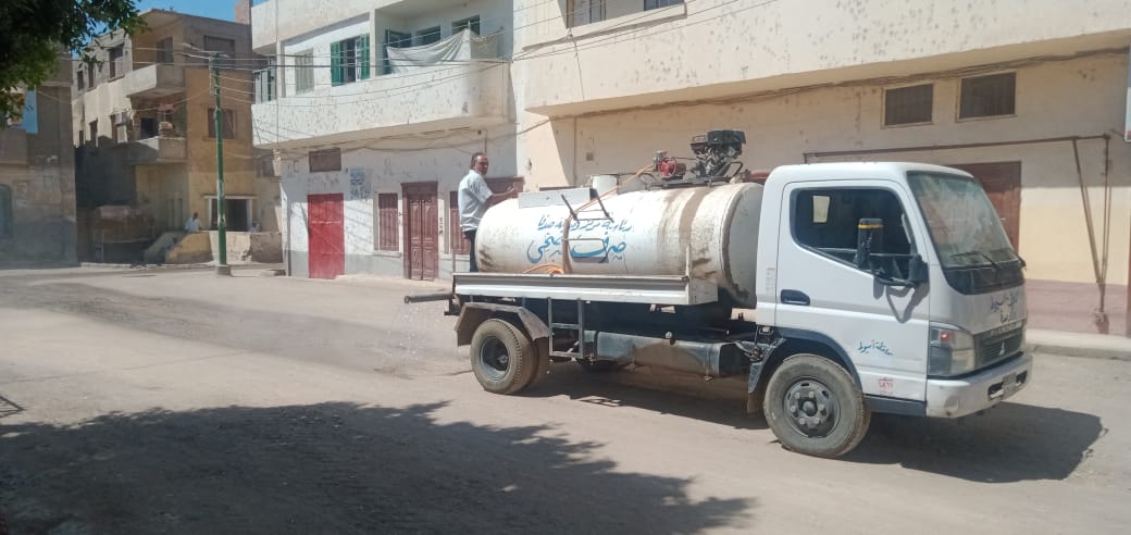رفع المخلفات وإزالة الأتربة بشوارع مركز صدفا الناتجة لأعمال توصيل الغاز الطبيعي (19)