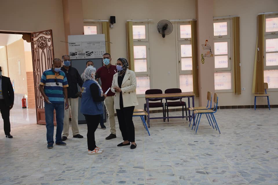 نائب محافظ الوادي الجديد تزور المدرسة اليابانية بالخارجة (1)
