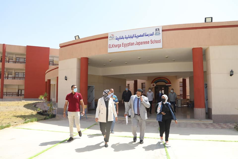 نائب محافظ الوادي الجديد تزور المدرسة اليابانية بالخارجة (2)